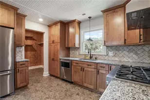 910 Pine Knoll St, Liberty, NC 27298 - Photo 18