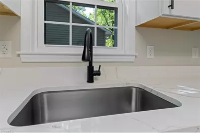 1009 Sykes Avenue, Greensboro, NC 27405 - Photo 10