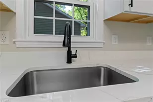 1009 Sykes Ave, Greensboro, NC 27405 - Photo 10