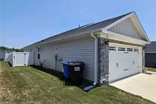 8611 Kenridge Ln, Fuquay-Varina, NC 27526 - Photo 2