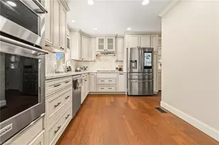 505 Meadowood St, Greensboro, NC 27409 - Photo 8