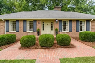 927 Kingston Dr, High Point, NC 27262 - Photo 2