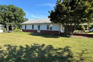 200 W King St, King, NC 27021 - Photo 26