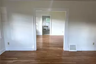 607 W Main St, Pilot Mountain, NC 27041 - Photo 14