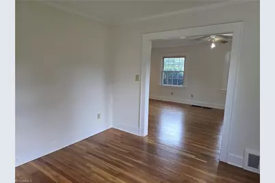 607 W Main Street, Pilot Mountain, NC 27041 - Photo 16