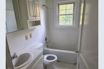 607 W Main Street, Pilot Mountain, NC 27041 - Photo 20