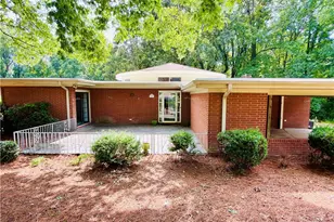 1031 Country Ln, Winston-Salem, NC 27107 - Photo 2