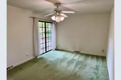 1031 Country Lane, Winston-Salem, NC 27107 - Photo 6