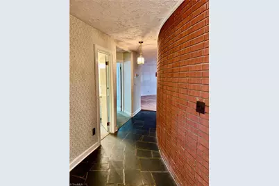 1031 Country Lane, Winston-Salem, NC 27107 - Photo 4