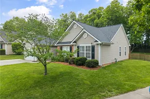 2446 Somerset Pl Dr, Winston-Salem, NC 27103 - Photo 2