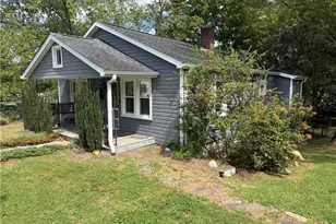 951 Newsome St, Mount Airy, NC 27030 - Photo 2