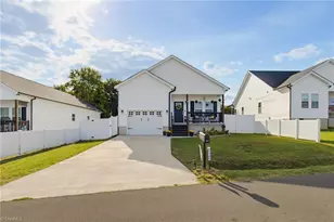 1305 Whitsett St, Burlington, NC 27215 - Photo 2