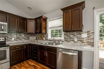 9 Brandy Wine Drive, Thomasville, NC 27360 - Photo 4