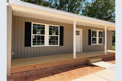 1047 W Holly Hill Road, Thomasville, NC 27360 - Photo 2