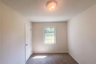 2605 Lamroc Rd, Greensboro, NC 27407 - Photo 8