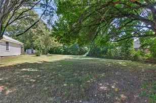 101 Goforth Dr, Thomasville, NC 27360 - Photo 2