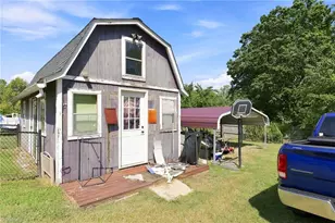 812 Oak St, Reidsville, NC 27320 - Photo 32