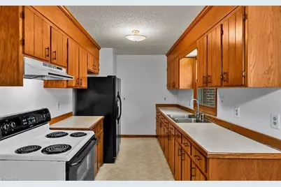 522 Raleigh Avenue, Liberty, NC 27298 - Photo 12