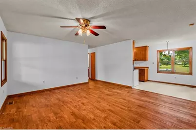 522 Raleigh Avenue, Liberty, NC 27298 - Photo 4