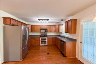 3888 Courtland Cir, Thomasville, NC 27360 - Photo 2