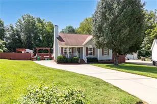 2922 Median Ct, High Point, NC 27260 - Photo 2