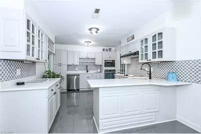 3917 W Friendly Avenue, Greensboro, NC 27410 - Photo 10