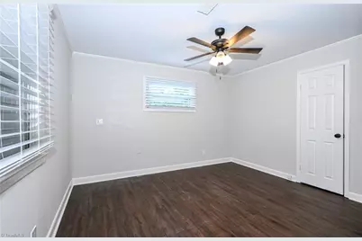 3917 W Friendly Avenue, Greensboro, NC 27410 - Photo 30