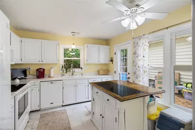 2522 Cottage Place, Greensboro, NC 27455 - Photo 10