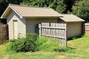 806 Halsbrook Rd, Greensboro, NC 27406 - Photo 14