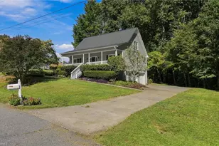 2370 Oakton Dr, Clemmons, NC 27012 - Photo 2