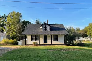 2183 Westfield Rd, Mount Airy, NC 27030 - Photo 2