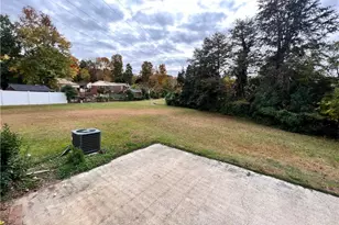310 Woodlake Dr, Greensboro, NC 27406 - Photo 20