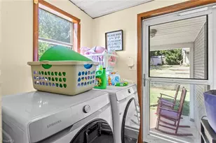 1911 Tucker St, Burlington, NC 27215 - Photo 8
