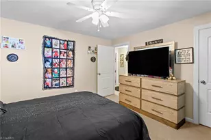 1911 Tucker St, Burlington, NC 27215 - Photo 18