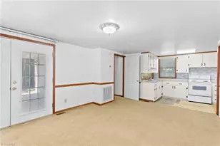 1911 Tucker St, Burlington, NC 27215 - Photo 36