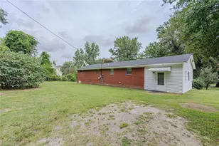 469 Lakeview Dr, Burlington, NC 27215 - Photo 34