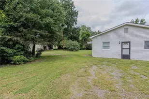 469 Lakeview Dr, Burlington, NC 27215 - Photo 6
