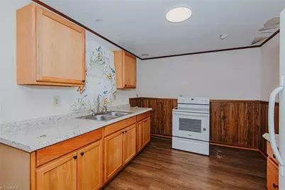 469 Lakeview Drive, Burlington, NC 27215 - Photo 8