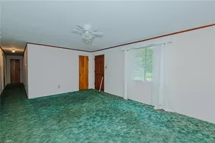 469 Lakeview Dr, Burlington, NC 27215 - Photo 16