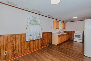 469 Lakeview Dr, Burlington, NC 27215 - Photo 14