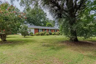 469 Lakeview Dr, Burlington, NC 27215 - Photo 1