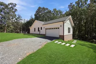 104 Oakwood Trl Rd, King, NC 27021 - Photo 2