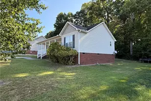 13 Thomasville High Dr, Thomasville, NC 27360 - Photo 4