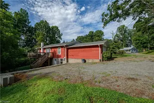 629 Oakland Dr, Elkin, NC 28621 - Photo 2