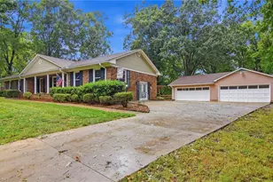 5806 Carriage Ln, Greensboro, NC 27410 - Photo 2