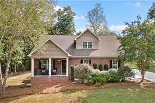 822 Montgomery Ct, Walnut Cove, NC 27052 - Photo 2