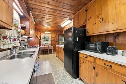 505 Paris Street, Graham, NC 27253 - Photo 8