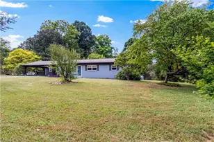 2816 Vanhoy Rd, Yadkinville, NC 27055 - Photo 2