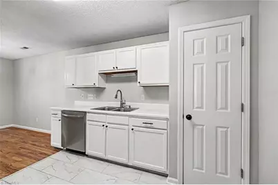 7137 Friendly Avenue #C, Greensboro, NC 27410 - Photo 10