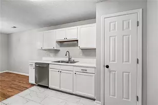 7137 Friendly Ave, Greensboro, NC 27410 - Photo 10